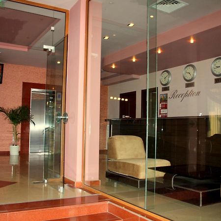 Hotel Elegant Karnobat Buitenkant foto