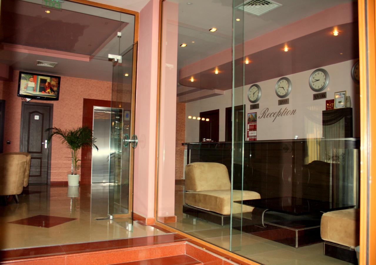 Hotel Elegant Karnobat Buitenkant foto