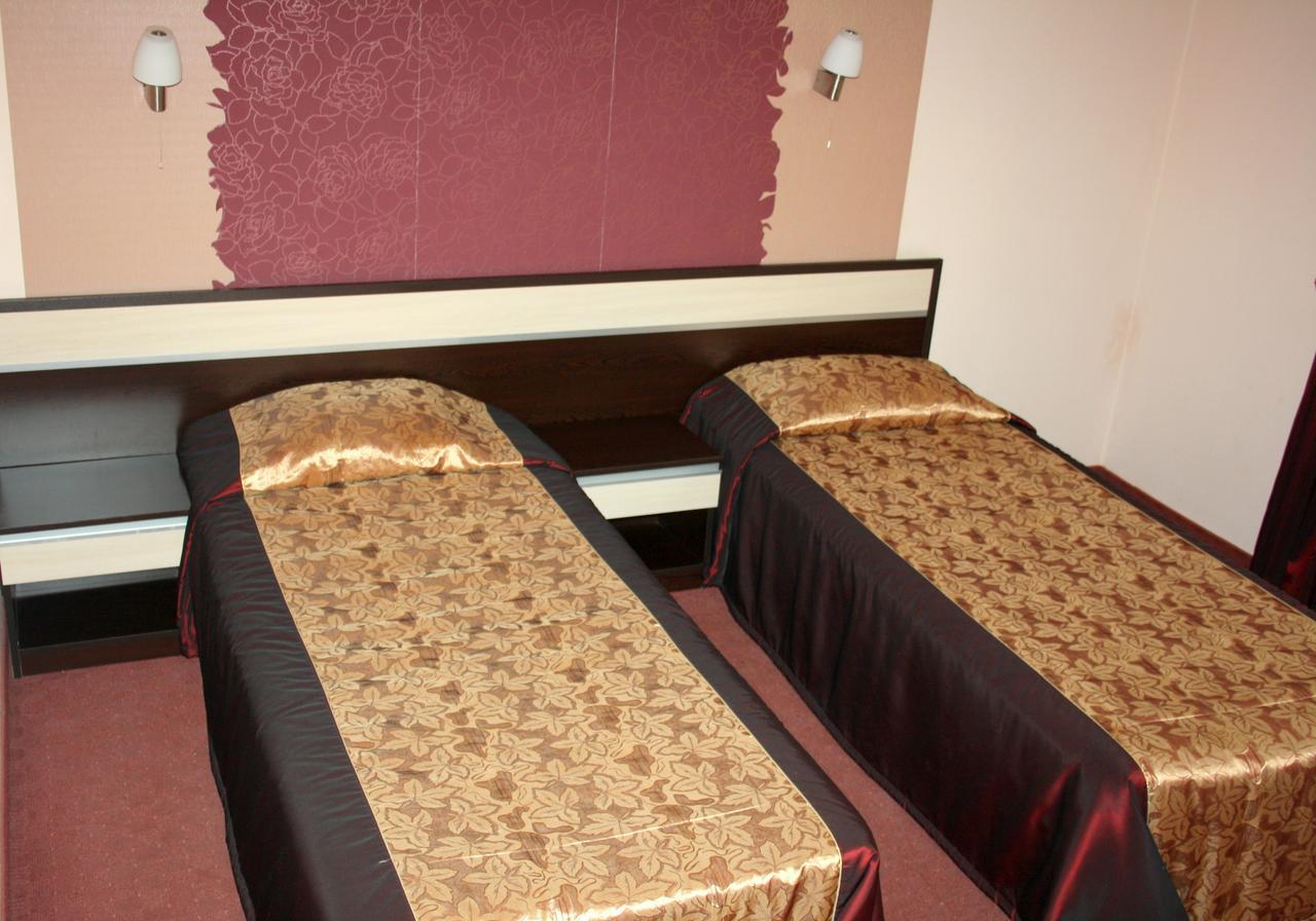Hotel Elegant Karnobat Buitenkant foto