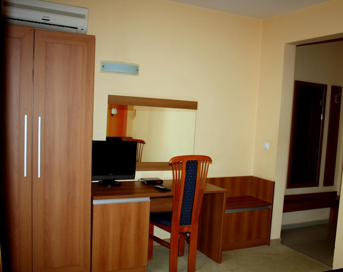 Hotel Elegant Karnobat Buitenkant foto