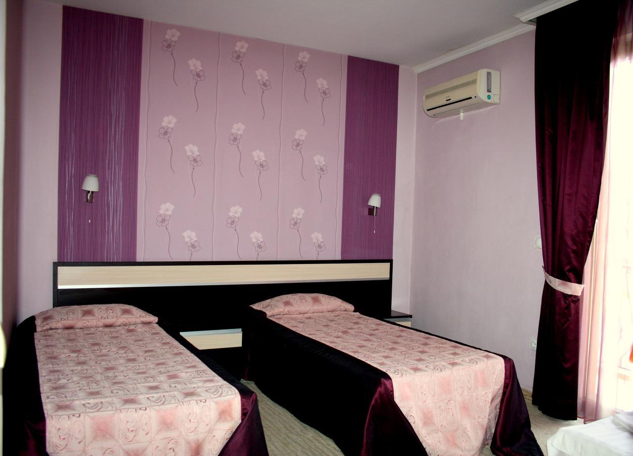 Hotel Elegant Karnobat Buitenkant foto